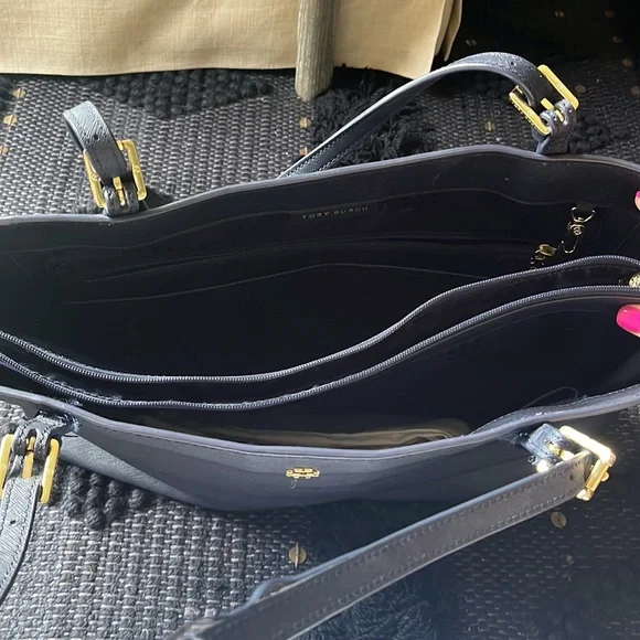 Tory Burch Emerson tote in navy - Picture 3 of 6